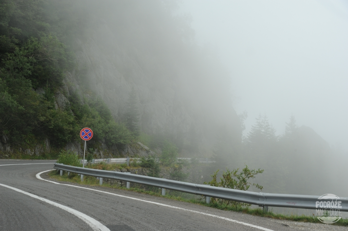 Rumunia droga trasa Transfogaraska  mgła