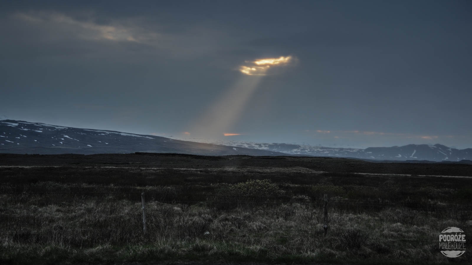 o której robi się ciemno na Islandi